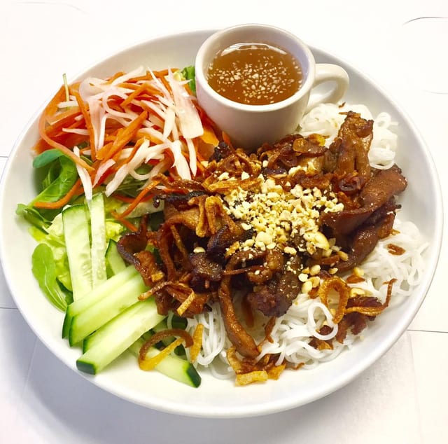 Grilled Pork on Rice Noodle.